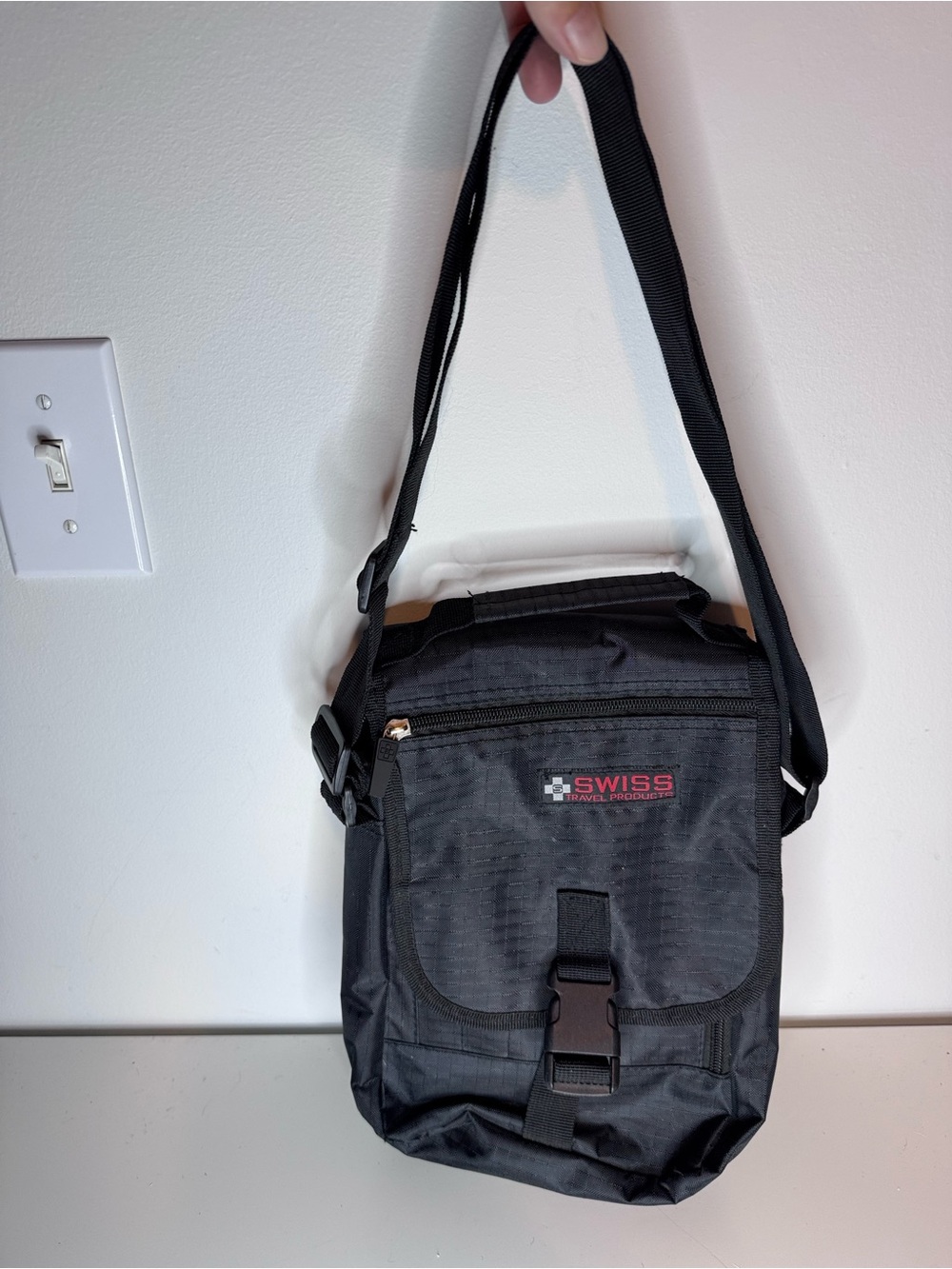 SwissGear Black Compact Messenger Crossbody Bag